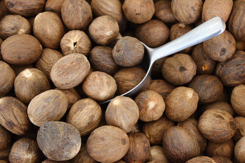  a nutmeg, nutmeg nuts, nutmeg powder, fresh nutmeg