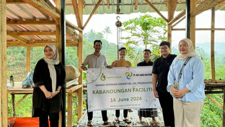 Global Essential Oil, Huge Impact Of Global Essential Oil New Distillation Unit For Locals in Sukabumi