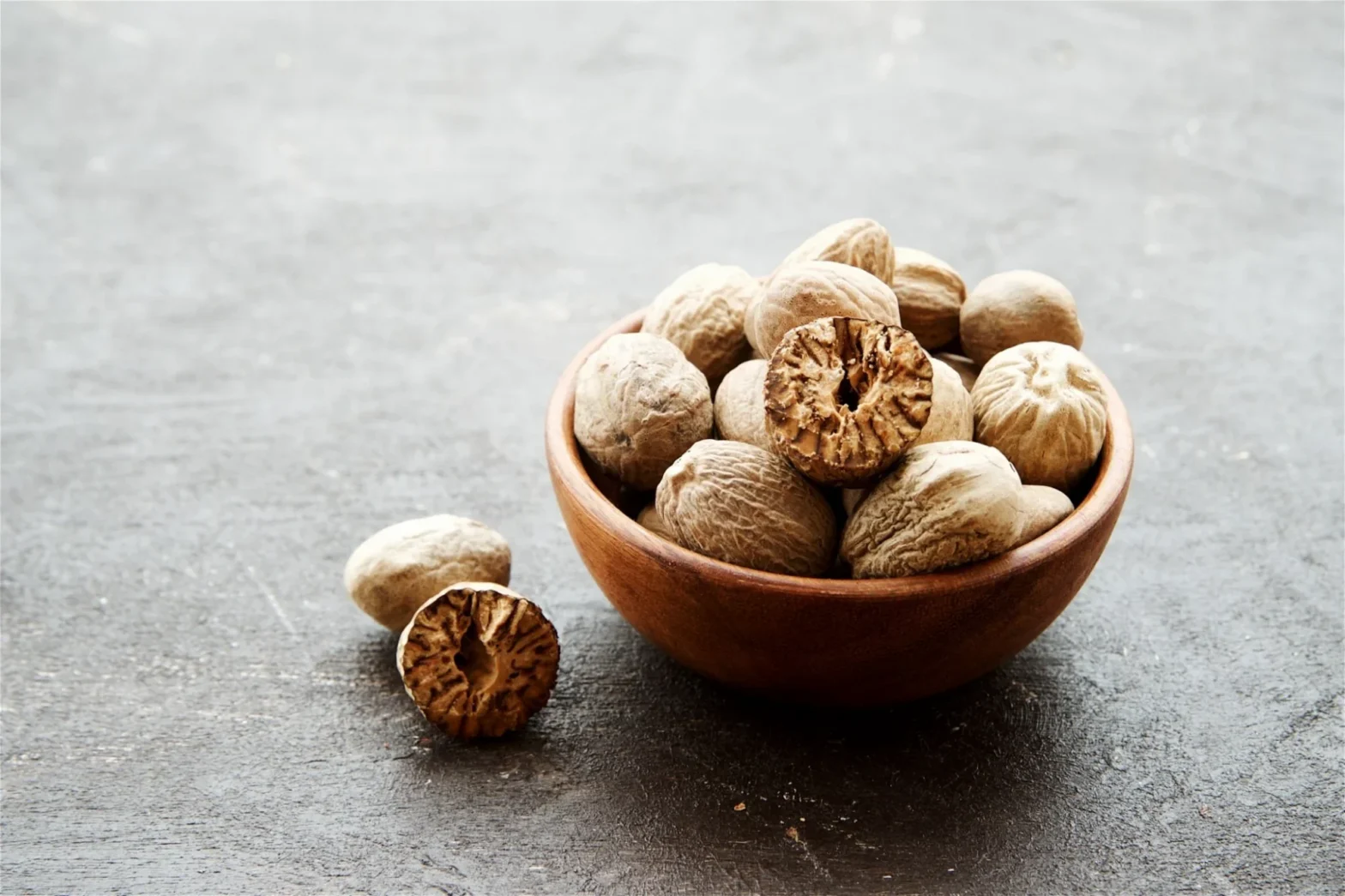 organic nutmeg, fresh nutmeg, ground nutmeg, nutmeg powder, nutmeg for sleep, nutmeg spray, nutmeg oil, nutmeg