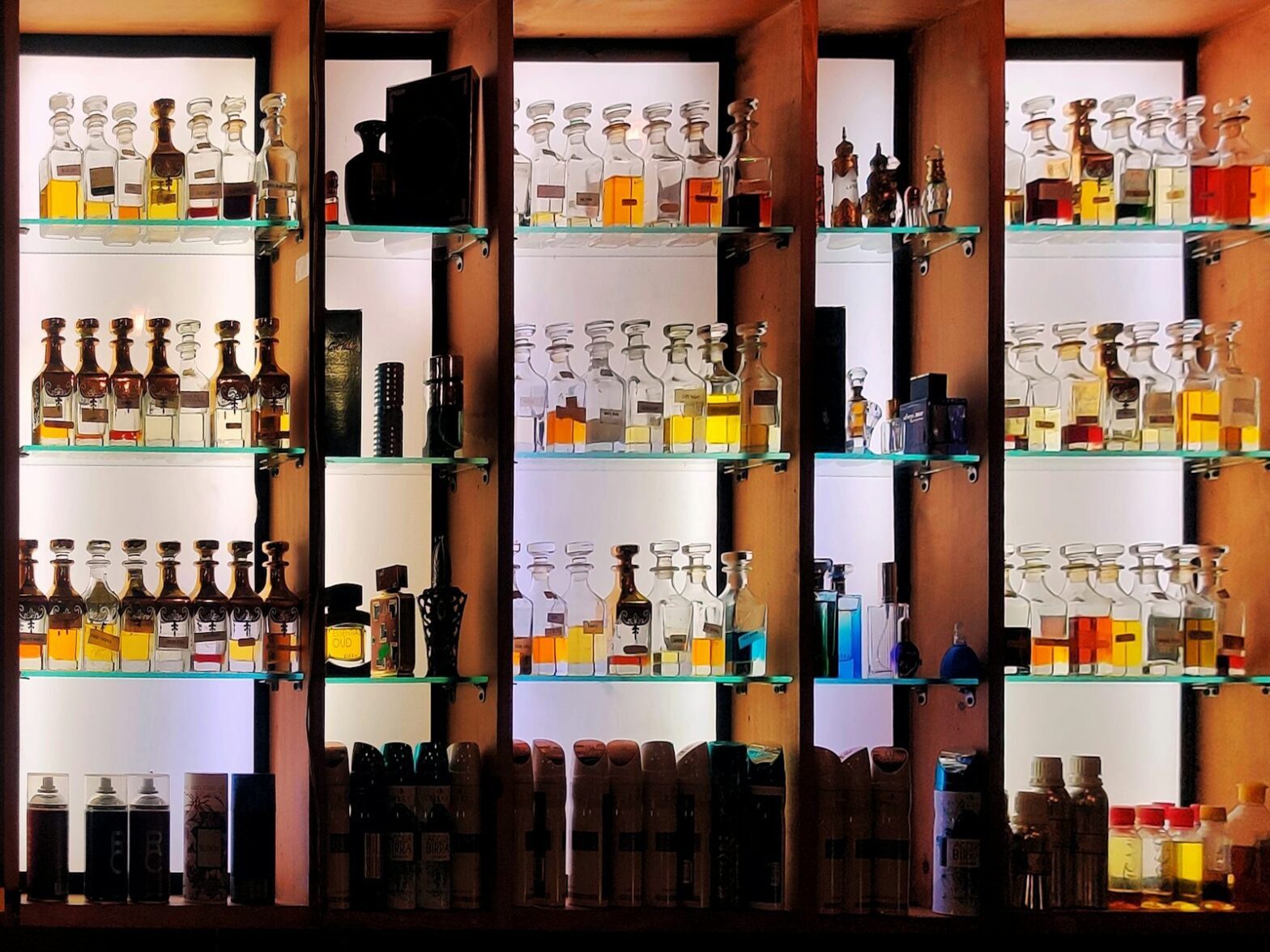 agarwood, agarwood oil, perfume, fragrance
