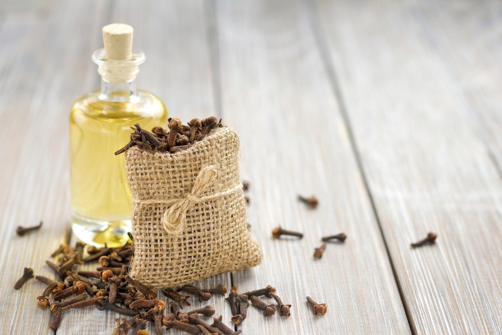 clove oil, stress relief, aromatherapy, cloves 