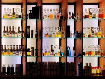 agarwood, agarwood oil, perfume, fragrance