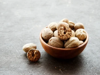 broken-dried-nutmeg organic nutmeg, fresh nutmeg, ground nutmeg, nutmeg powder, nutmeg for sleep, nutmeg spray, nutmeg oil, nutmeg